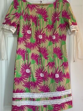 Lilly Pulitzer dress with bow sleeve detail - size 8